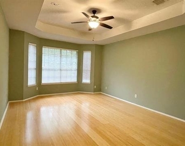 2712 Oakland Hills Drive - Photo Thumbnail 7
