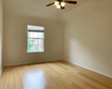 2712 Oakland Hills Drive - Photo Thumbnail 11