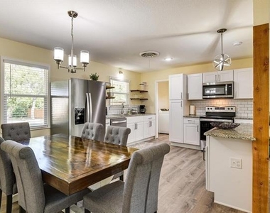 230 Davis Avenue - Photo Thumbnail 12