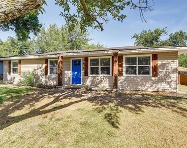 230 Davis Avenue - Photo Thumbnail 1
