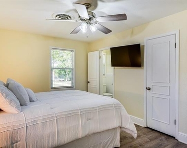 230 Davis Avenue - Photo Thumbnail 23