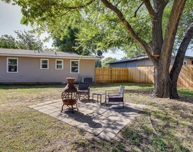 230 Davis Avenue - Photo Thumbnail 7