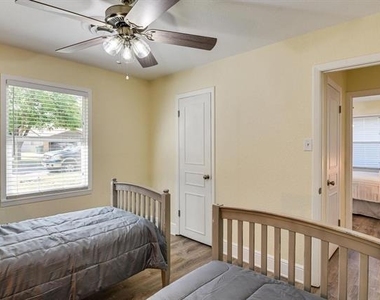 230 Davis Avenue - Photo Thumbnail 17
