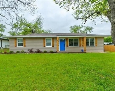 230 Davis Avenue - Photo Thumbnail 3