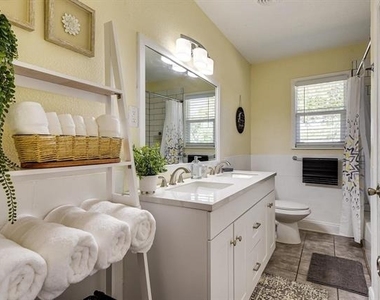 230 Davis Avenue - Photo Thumbnail 16