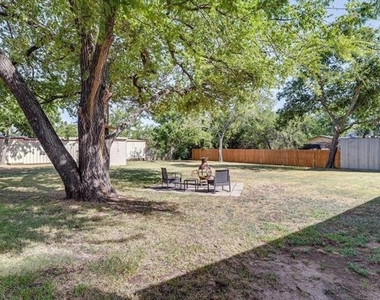 230 Davis Avenue - Photo Thumbnail 10