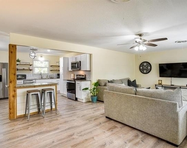 230 Davis Avenue - Photo Thumbnail 15