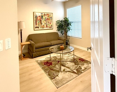 14950 W Mountain View Boulevard - Photo Thumbnail 13