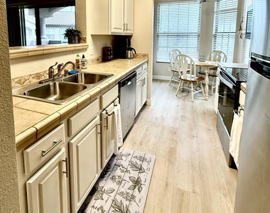 14950 W Mountain View Boulevard - Photo Thumbnail 3