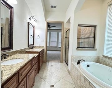 4616 Vista Grande Drive - Photo Thumbnail 14