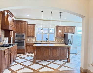 4616 Vista Grande Drive - Photo Thumbnail 4