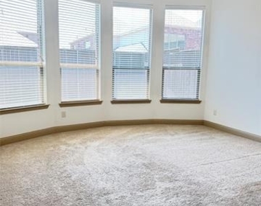 4616 Vista Grande Drive - Photo Thumbnail 10