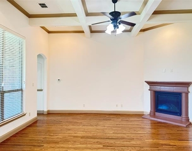 4616 Vista Grande Drive - Photo Thumbnail 2
