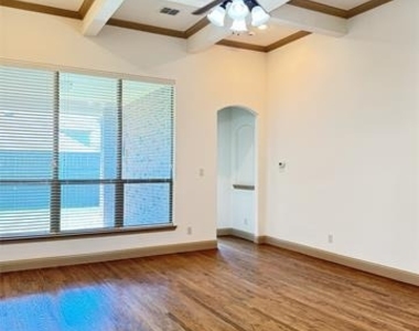 4616 Vista Grande Drive - Photo Thumbnail 3
