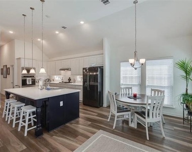 543 Logans Landing - Photo Thumbnail 12