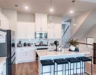 2216 Palomino Street - Photo Thumbnail 4