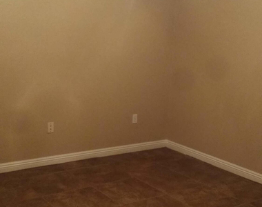 3236 E Chandler Boulevard - Photo Thumbnail 6