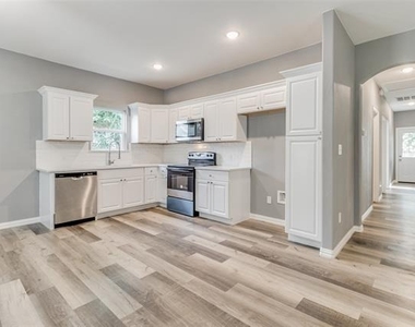 2017 S Montgomery Street - Photo Thumbnail 3