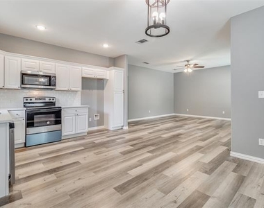 2017 S Montgomery Street - Photo Thumbnail 5