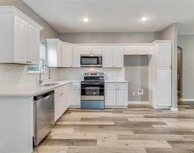2017 S Montgomery Street - Photo Thumbnail 4