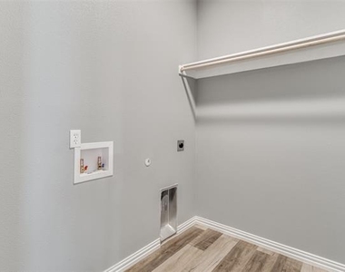 2017 S Montgomery Street - Photo Thumbnail 12
