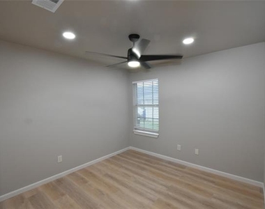 311 Stell Avenue - Photo Thumbnail 25