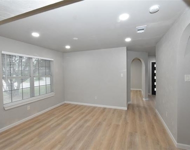 311 Stell Avenue - Photo Thumbnail 10