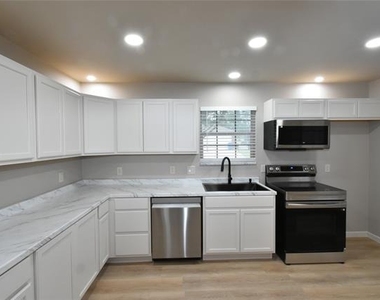 311 Stell Avenue - Photo Thumbnail 9