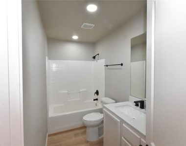 311 Stell Avenue - Photo Thumbnail 24