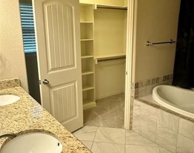 1409 Lauren Lane - Photo Thumbnail 7