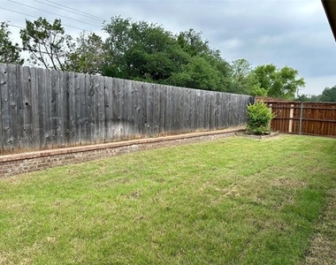 1409 Lauren Lane - Photo Thumbnail 11