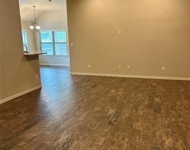 1409 Lauren Lane - Photo Thumbnail 1