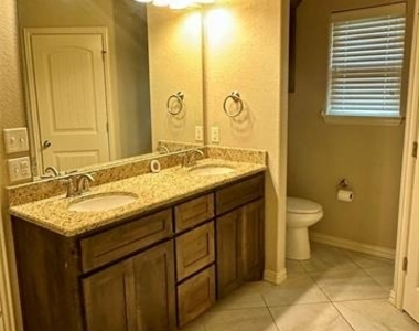 1409 Lauren Lane - Photo Thumbnail 6