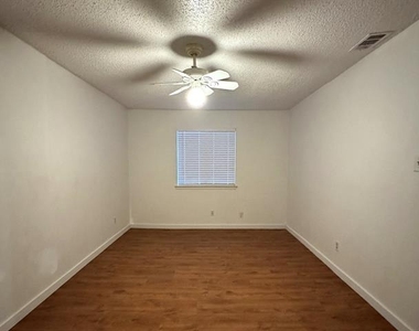 6646 E Lovers Lane - Photo Thumbnail 8