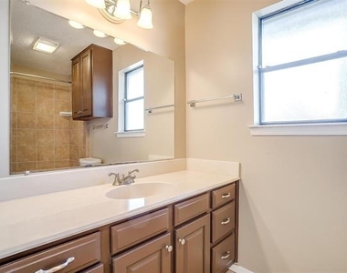 4860 Ledgestone Court - Photo Thumbnail 21