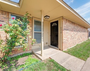 2319 Indigo Lane - Photo Thumbnail 2