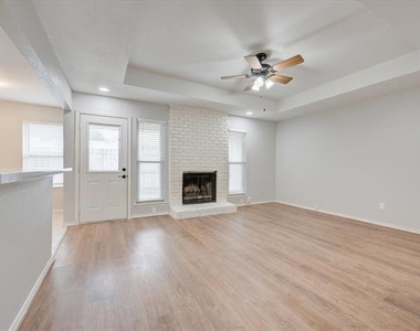 2319 Indigo Lane - Photo Thumbnail 5