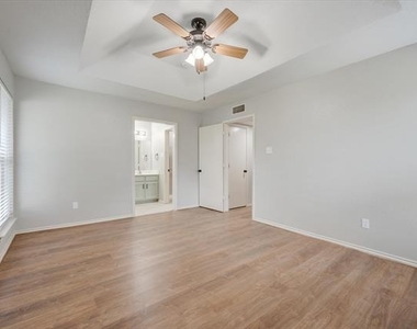 2319 Indigo Lane - Photo Thumbnail 15