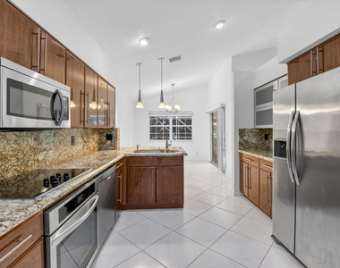 7558 Ironbridge Circle - Photo Thumbnail 4
