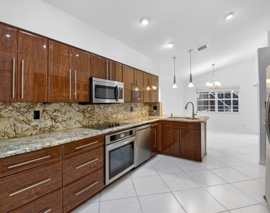 7558 Ironbridge Circle - Photo Thumbnail 2