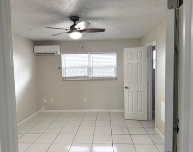 914 N Federal Highway - Photo Thumbnail 7