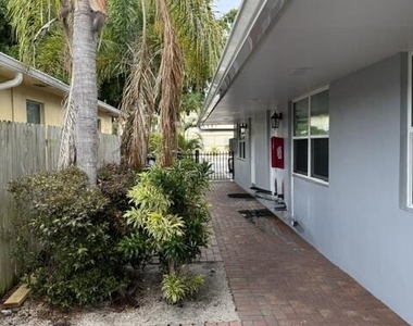 914 N Federal Highway - Photo Thumbnail 1