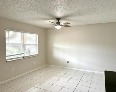 914 N Federal Highway - Photo Thumbnail 4