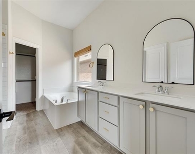 11104 Canyon Mine Drive - Photo Thumbnail 18