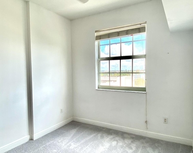 610 Clematis Street - Photo Thumbnail 8