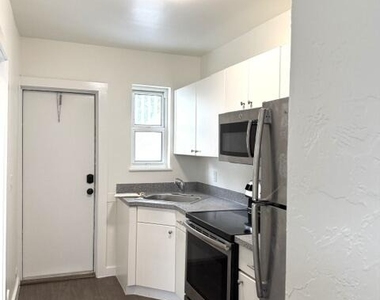 715 2nd Avenue S - Photo Thumbnail 3