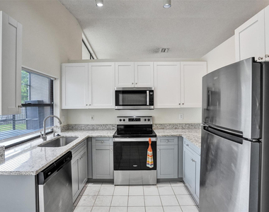 3151 Nw 107th Drive - Photo Thumbnail 5