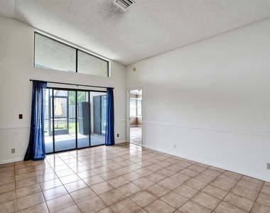 3151 Nw 107th Drive - Photo Thumbnail 2