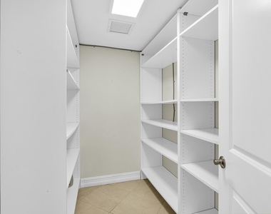 3216 Karen Drive - Photo Thumbnail 6