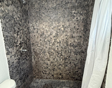 2213 Lincoln Street - Photo Thumbnail 8